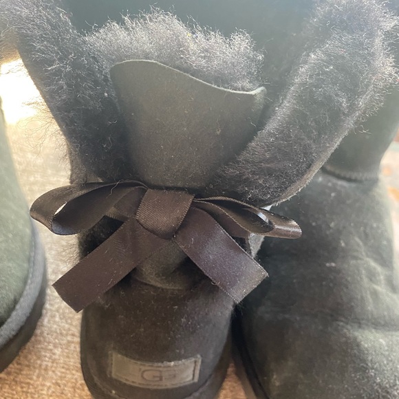 size 11 barely worn ugg boots! 80$ - Picture 1 of 2